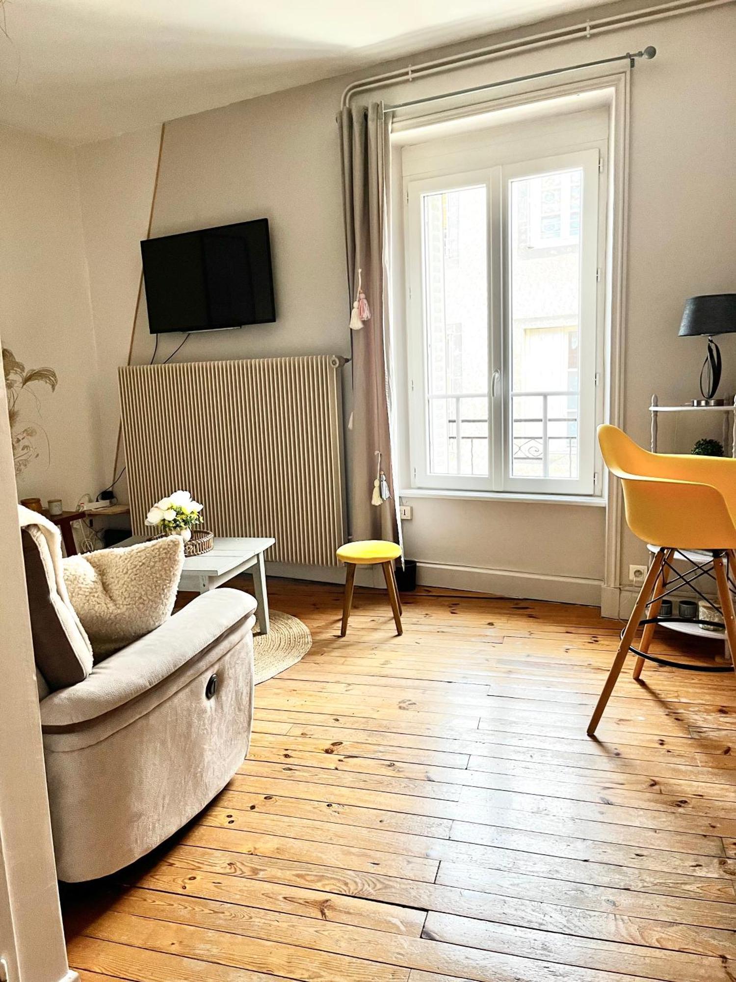Appartement Cosy En Ville Haute Saint-Flour  Exterior photo